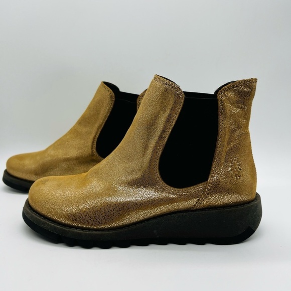 FLY LONDON WOMEN’S CHELSEAEA PULL ON LEATHER GOLD BOOTIE SIZE 39 - Picture 4 of 16